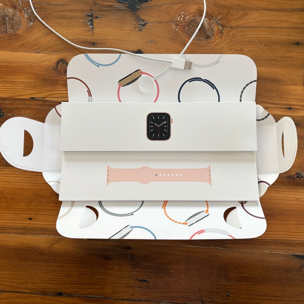 Apple Watch Series 6 || Rose Gold || 40mm || Pink Sand Sport Band S/M & M/L